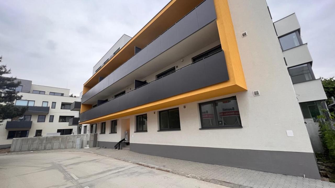 Air-Conditioned 2 Room Apartment, With Terrace, Rovinka 203 Exterior foto